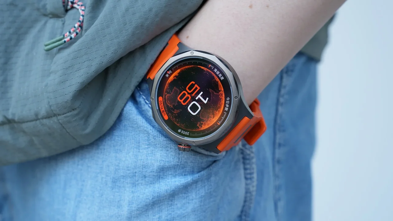 OPPO Watch X3 Hafif Titanyum Tasarım